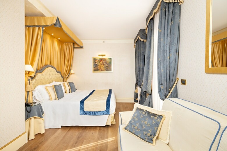 Hotel A La Commedia