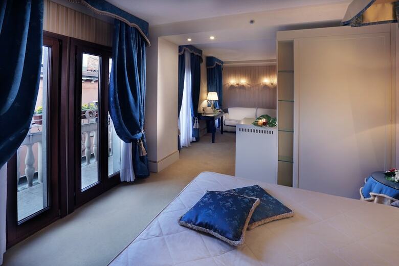Hotel A La Commedia