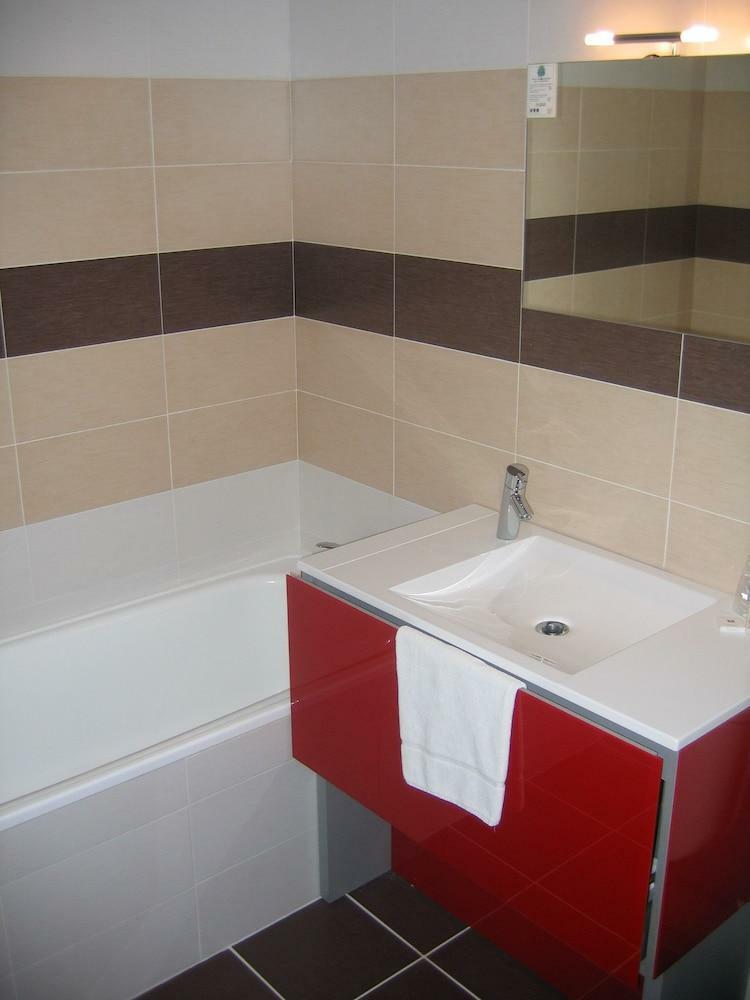 Hotel Ibis Styles Annecy Gare Centre (formerly Mandallaz)