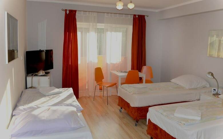 Hostal Cybulskiego Guest Rooms