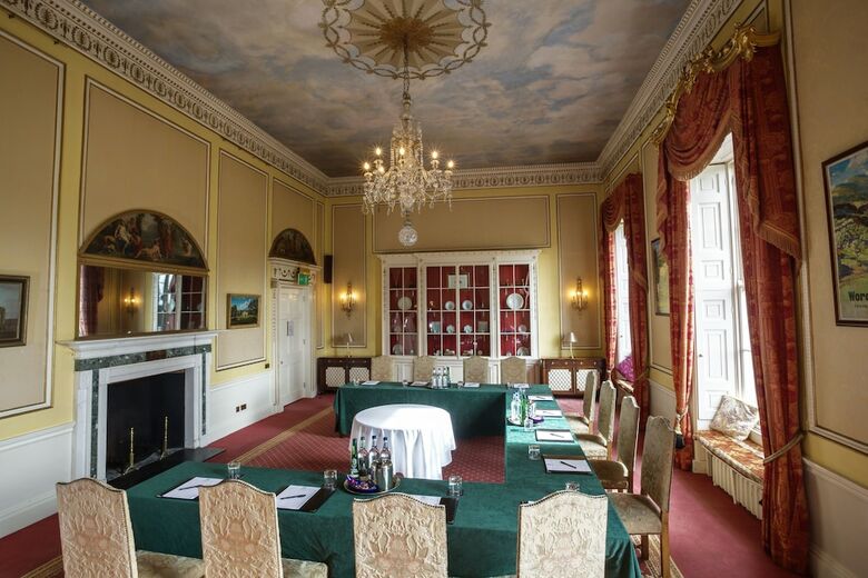 Hotel Donnington Grove And Country Club