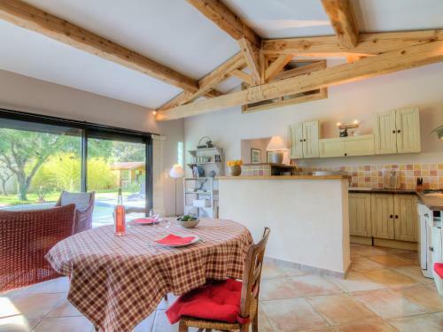 Holiday Home Chemin Bezert Carpentras