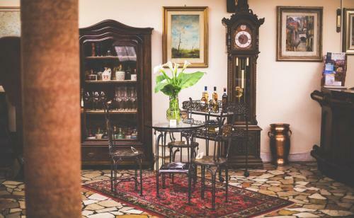 Hotel Albergo Quari