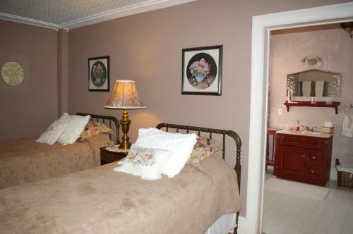 Royal Manor Bed & Breakfast