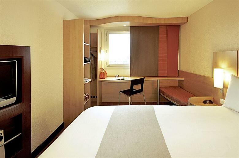 Hotel Ibis Paris Porte De Clichy Centre