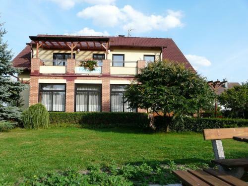 Hostal Pension Em-garni