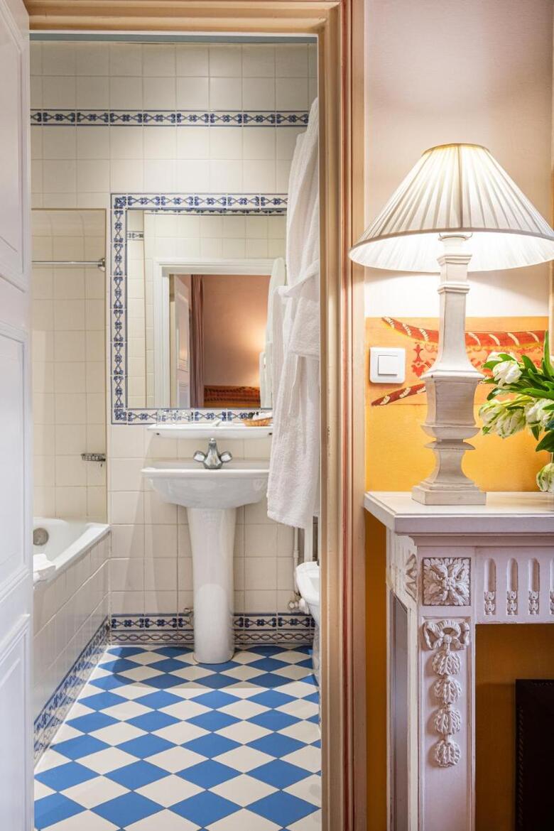 Inter-hotel Le Chateau Des Reynats
