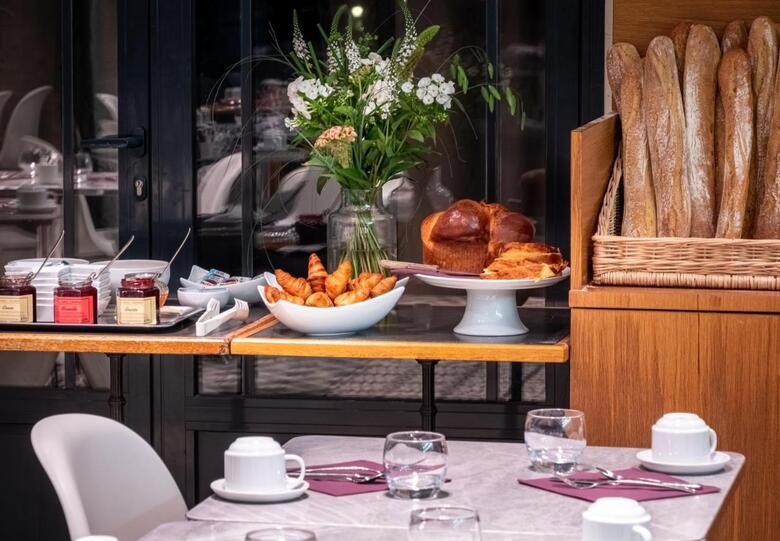 Inter-hotel Le Chateau Des Reynats