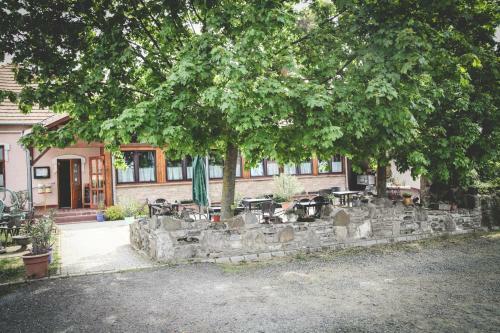 Hostal Borosty�nkert �tterem & Vend�gh�z