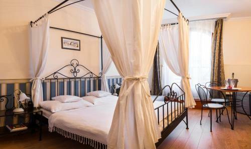 Hostal Hangya Panzi� �s �tterem