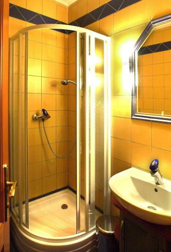 Hostal Hangya Panzi� �s �tterem