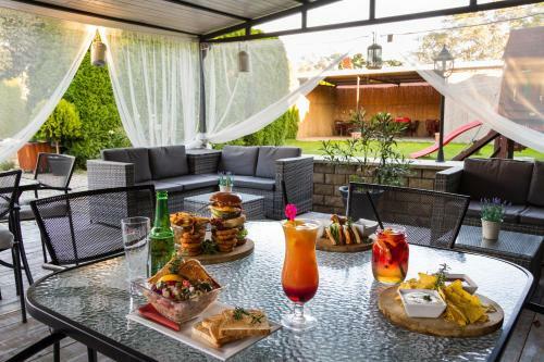Hostal Hangya Panzi� �s �tterem