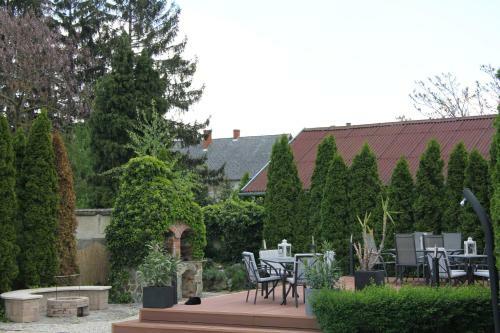 Hostal Hangya Panzi� �s �tterem