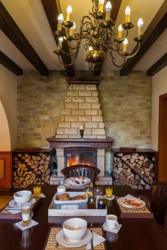 Hostal Hangya Panzi� �s �tterem