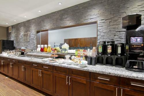 Hotel Home Inn & Suites