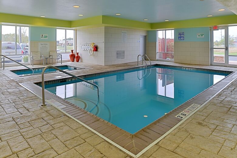 Holiday Inn Express Hotel & Suites Terre Haute