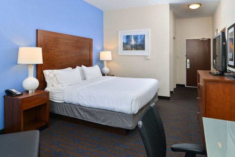 Holiday Inn Express Hotel & Suites Terre Haute