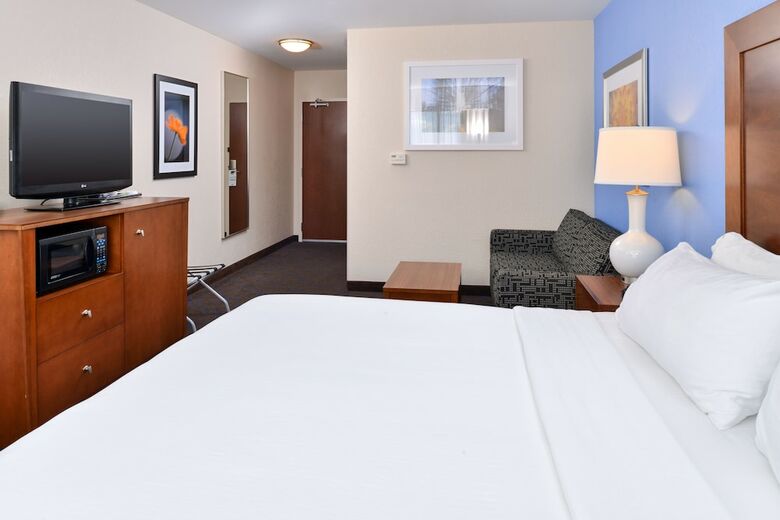 Holiday Inn Express Hotel & Suites Terre Haute