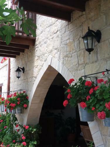 Hostal Magdalous House