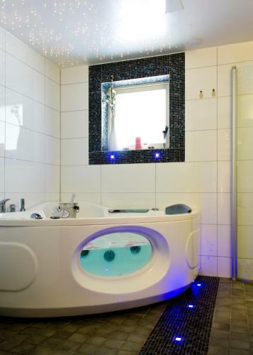 Treetop Spa Hangout & Hotel