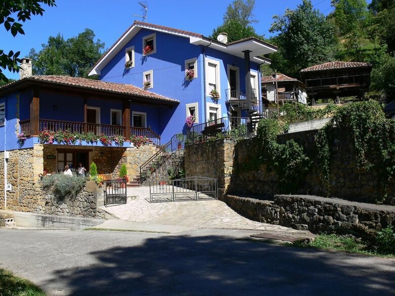 Hotel La Casona De Cardes