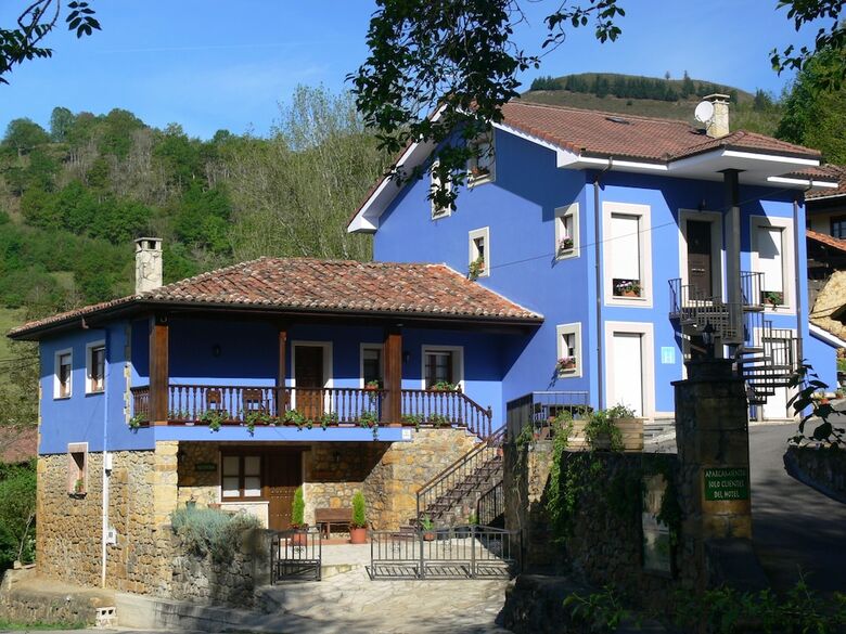 Hotel La Casona De Cardes