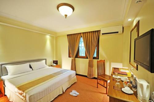 Royal Golden View Hotel