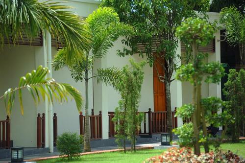 Royal Golden View Hotel