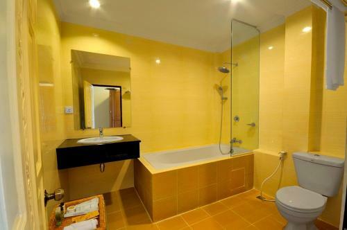 Royal Golden View Hotel