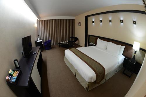 Avenue 64 Hotel