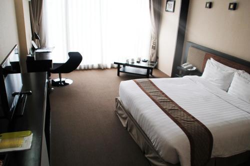 Avenue 64 Hotel