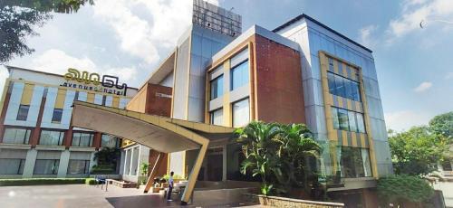 Avenue 64 Hotel