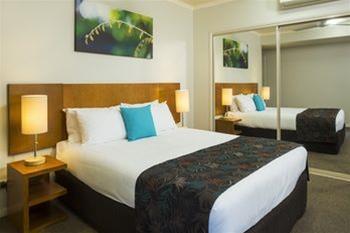 Hotel Lakes Cairns Resort & Spa