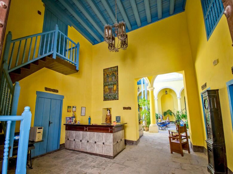 Hotel Beltran De Santa Cruz