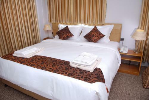 Holiday Hotel