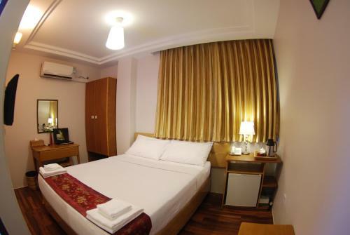 Holiday Hotel