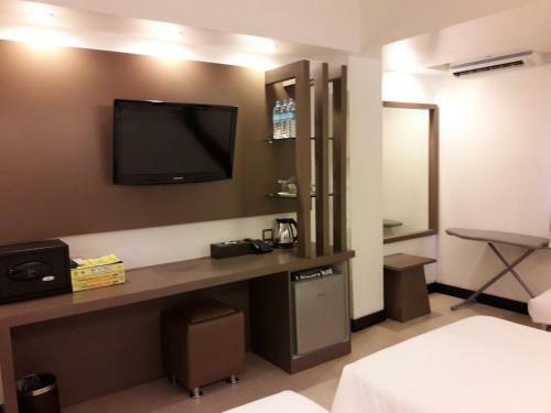 Clover City Center Plus Hotel