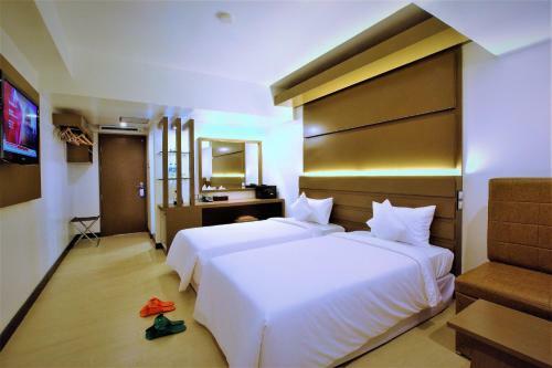 Clover City Center Plus Hotel