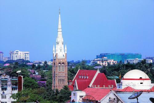 Clover City Center Plus Hotel