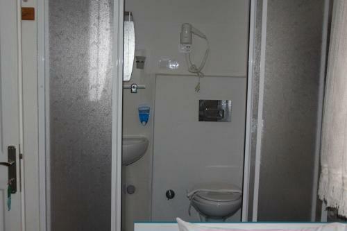 Hotel Adres Ala�at?