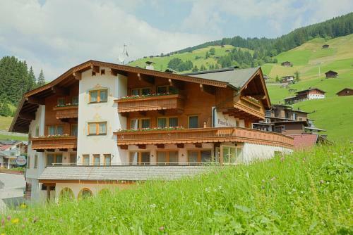 Aparthotel Dorfplatzl Garni