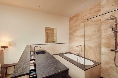 Hotel Miss Blanche Suites & Apartments