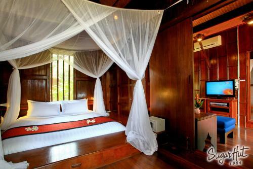 Hotel Sugar Hut Resort & Restaurant