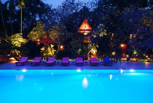 Hotel Sugar Hut Resort & Restaurant
