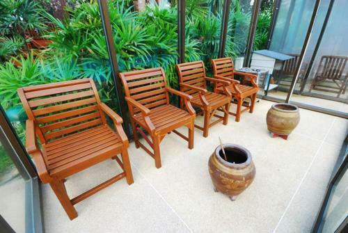Hotel Sugar Hut Resort & Restaurant