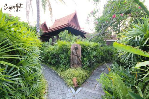 Hotel Sugar Hut Resort & Restaurant