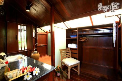 Hotel Sugar Hut Resort & Restaurant