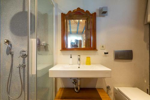 Hostal Sakin Ev Hotel