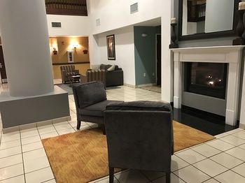 The Palms Hotel & Suites