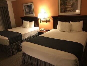 The Palms Hotel & Suites